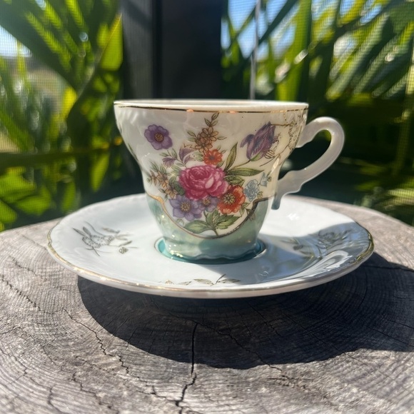 Sterling China Japan -vintage Iridescent Footed Teacup & Saucer - Picture 1 of 12